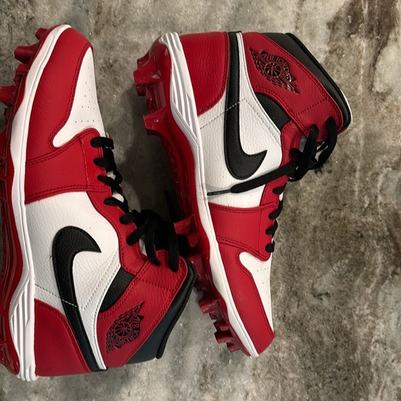 Size 11 Jordan’s cleats practically new. My son wore them twice. - Picture 2 of 6